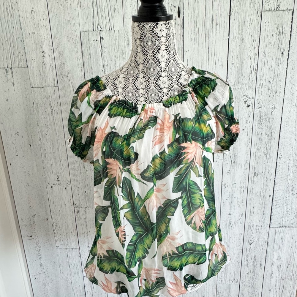 Flowy Palm Leaf Scoop Neck Top, EUC, Sz S